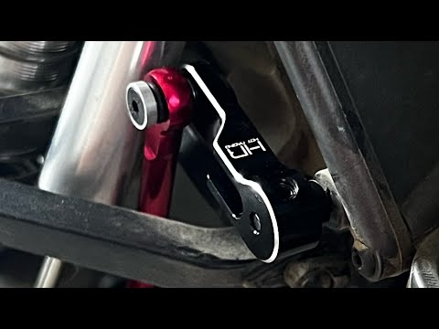 Upgrading my udr putting a hot racing sway bar in it check it out guys