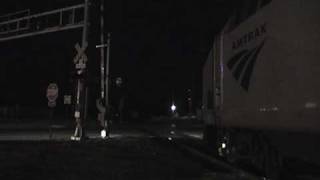 preview picture of video 'Amtrak 382 in Quincy, IL - 12/11/09'