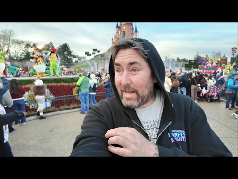 Disneyland Paris Christmas Time Is Absolutely Incredible - Holiday Overload Takes Over Main Street