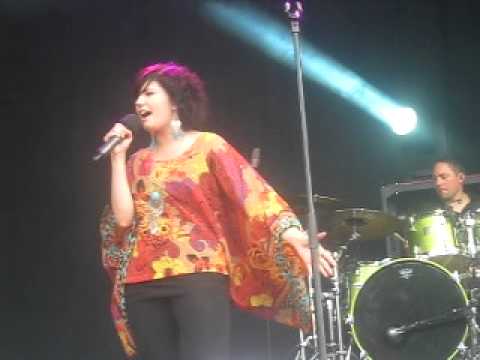 Suvi Teräsniska - Jos menet pois @Työväenmusiikkitapahtuma, Valkeakoski 29.7.2011