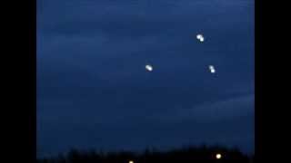 preview picture of video 'UFO??? no just bright kites :)'