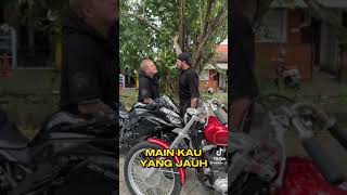 Download lagu bule vs bule kw pamer motor mp3 Download lagu bule vs bule kw pamer motor mp3