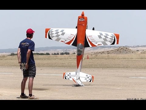 Martin Pickering Extra 330sc Floor is the limit 2015