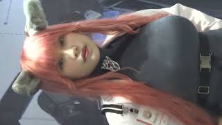 爆乳コスプレ姉さん　自ら胸を強調　コミケ