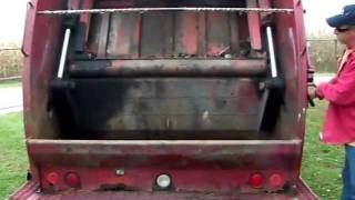 preview picture of video 'MMM GARBAGE TRUCK 1989 Ford Diesel 013.avi'