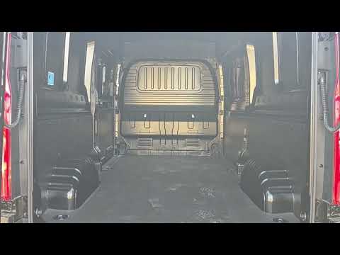 Maxus DELIVER 9 L3H2 Lux Panel Van - Image 2