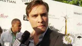 Interview Young Hollywood Awards' Red Carpet - 07/06/09