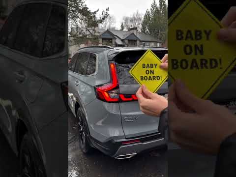 Ternyata Stiker “Ada Bayi di Dalam Mobil” Bisa Berisiko?