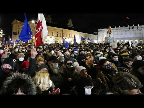 Πολωνία: Διαδηλώσεις κατά του “νέου νόμου φίμωσης” των μέσων ενημέρωσης