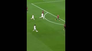 Download lagu This passing proves how outsmart  he is!. #football mp3