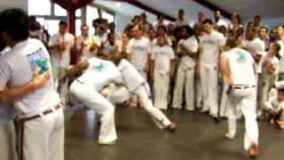 preview picture of video 'Capoeira Brasil batizado Jeu PROF CERGY Dec 2006'