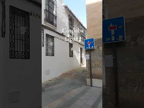 Caminando por las calles de la Vieja Córdoba España