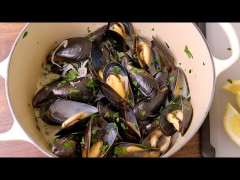 Perfect Steamed Mussels Recipe in White Wine Broth