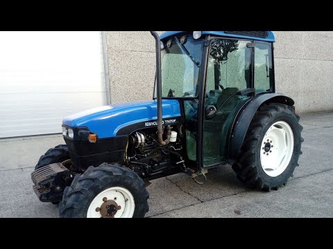 TN80F NewHolland tractor split for clutch replacement