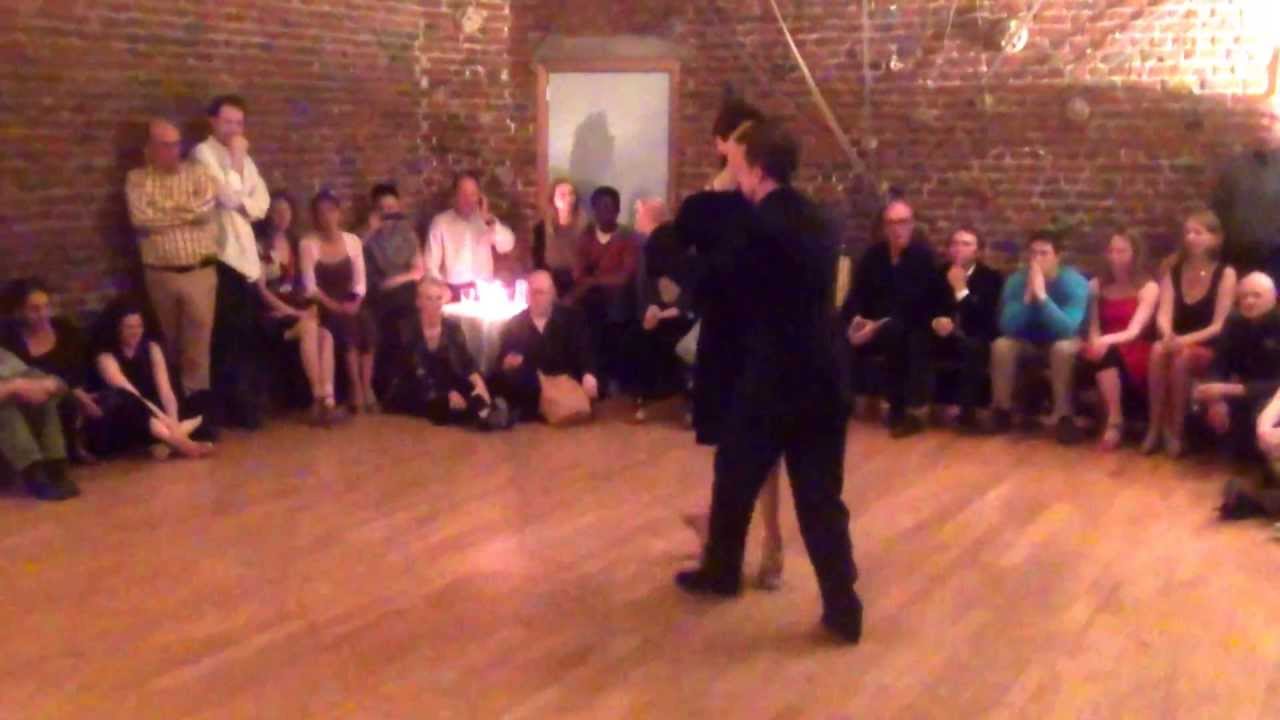 Tina Riccardi y Oscar Busso bailan el Tango "Yo" por la orquesta de Carlos Di Sarli; 1/3