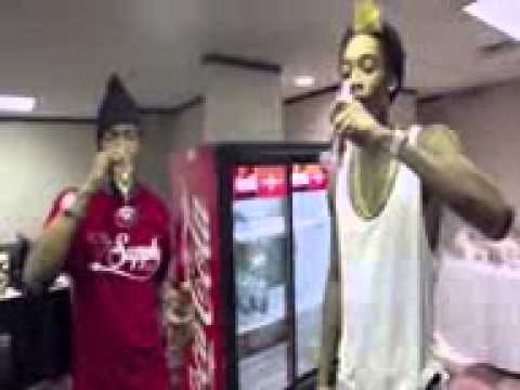 Wiz Khalifa ft Chevy Woods-Medicated 2012