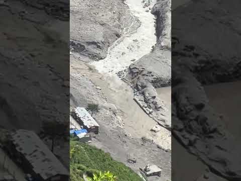 तिब्तततर्फ पानीकाे ड्याम फुटेपछि भोटेकोशीमा पानीकाे बहाव बढ्न थालेकाे छ ।
