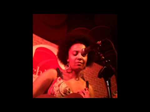 Lydia Harrell at Chianti 7/25/14