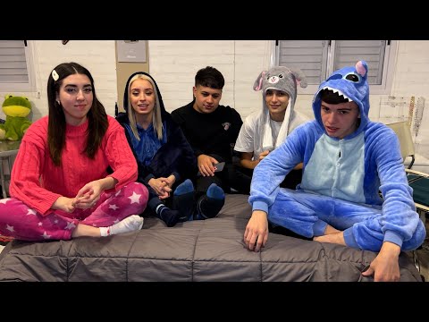 VENI A UNA PIJAMADA CONMIGO Y MIS AMIGOS