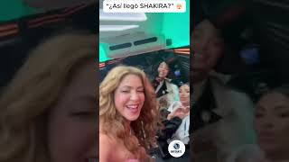 Shakira SE SACRIFICA por la MODA 😨 Así llegó al evento más top del año #shakira #shakirachallenge