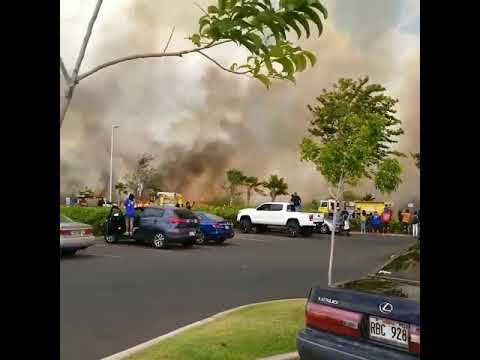 [RAW] Kapolei brush fire creeps near mall