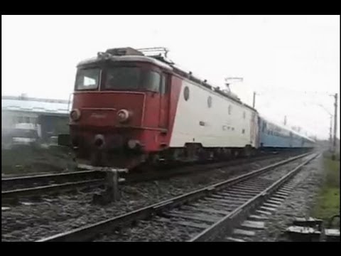 Locomotiva electrica pleca spre Iasi din Suceava Nord - Itcani [5 aprilie 2008]