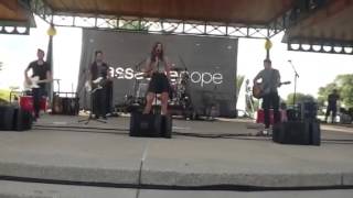 Cassadee Pope Singing "Let Me Go"