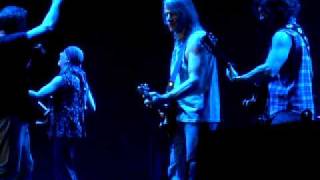 Deep Purple & Nathan Cavaleri perform Smoke On The Water 29/4/10