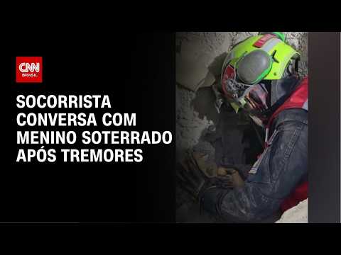 Socorrista conversa com menino soterrado após tremores na Venezuela | CNN PRIME TIME