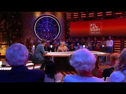 Stormy Daniels begon met strippen om haar paard te bekostigen - RTL LATE NIGHT MET TWAN HUYS