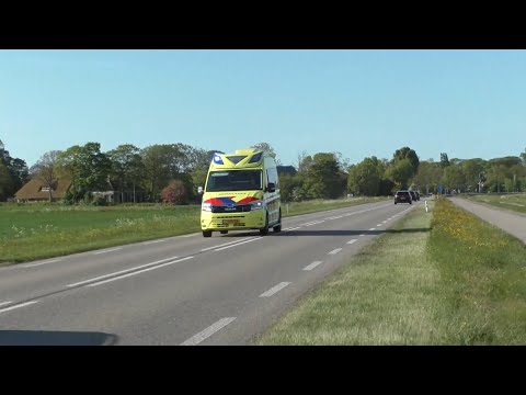 A1 02-112 met spoed naar ziekenhuis van af een MMT inzet in Hallum!