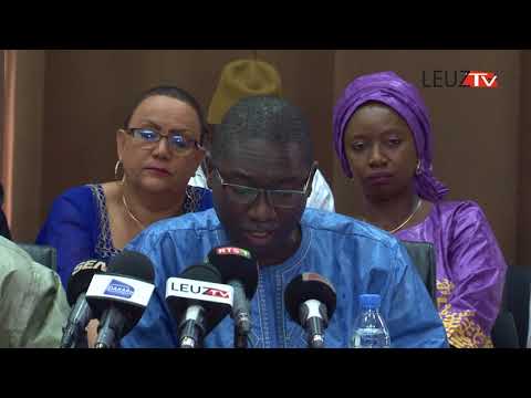 Ministère de la justice: Remise de la version officielle du code pénal et… Ministère de la justice: Remise de la version officielle du code pénal et…