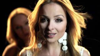 Videoklip TWiiNS - I’m Still Alive s textom piesne