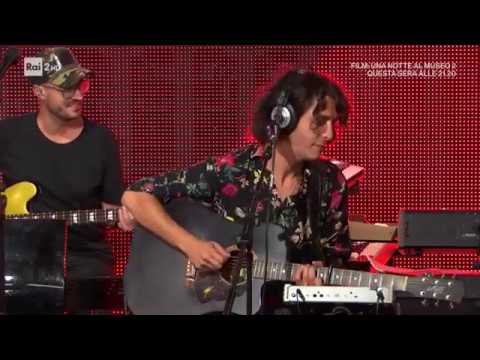 Francesco Motta: "Sei bella davvero" - Radio2 Social Club 17/09/2019