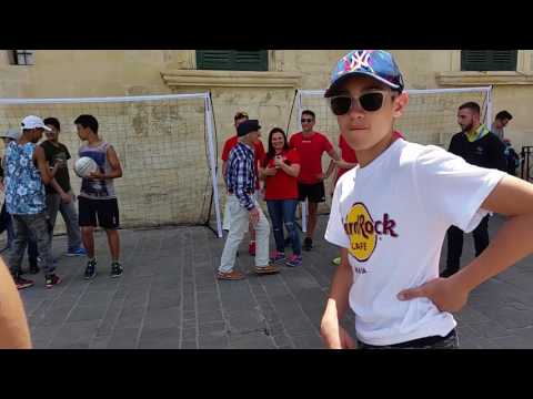 6 ta' Mejju 2017 - Pawlu l-Pampalun penalty waqt Shake It (2)