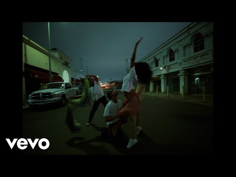 donSMITH, Uncle Kizzy, Joshua Bryant - RIGHT AWAY ft. Stratøs