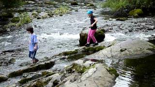 preview picture of video 'Lilly falls in the river at Skelwith Bridge'