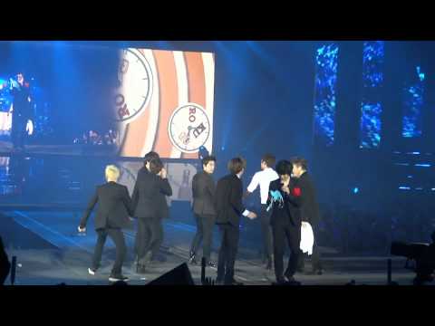 120406 SS4Paris - Yesung + Bra Moment