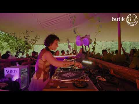 Izza | themuddshow x Butik