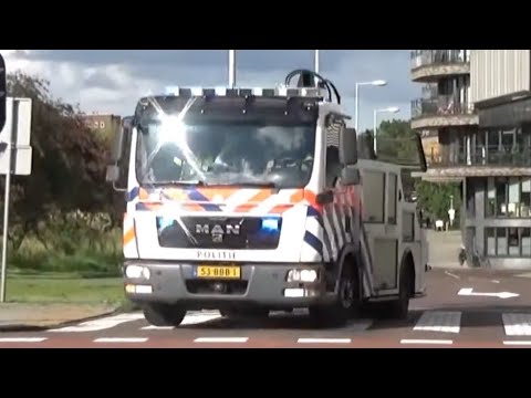 Politie Takel met spoed naar een onbekende melding in Amsterdam