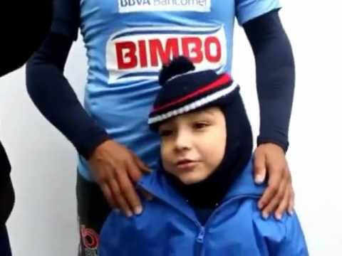 Humberto Suazo cumple el sueño de niño de cinco años.mp4