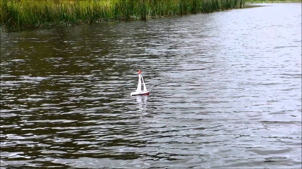 RC plachetnica Carribean, červená