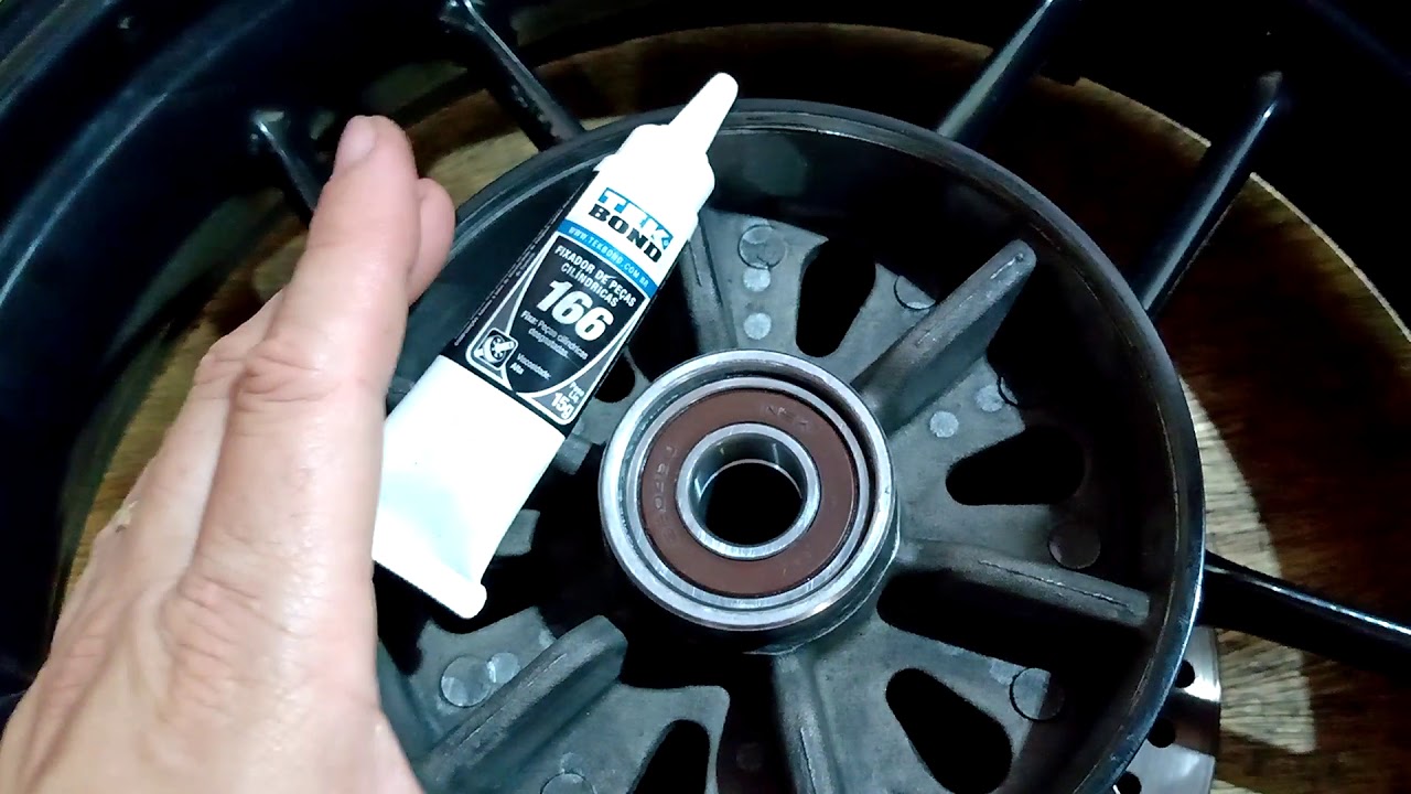 Tiger 800 resolvendo problema da folga do rolamento no cubo da roda, Tekbond 166