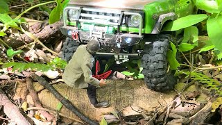 1/10 scale International stop motion crawling