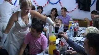 preview picture of video 'Adevarata nunta a anului 2010 Sopotu Nou cu Liliana Laichici 4'