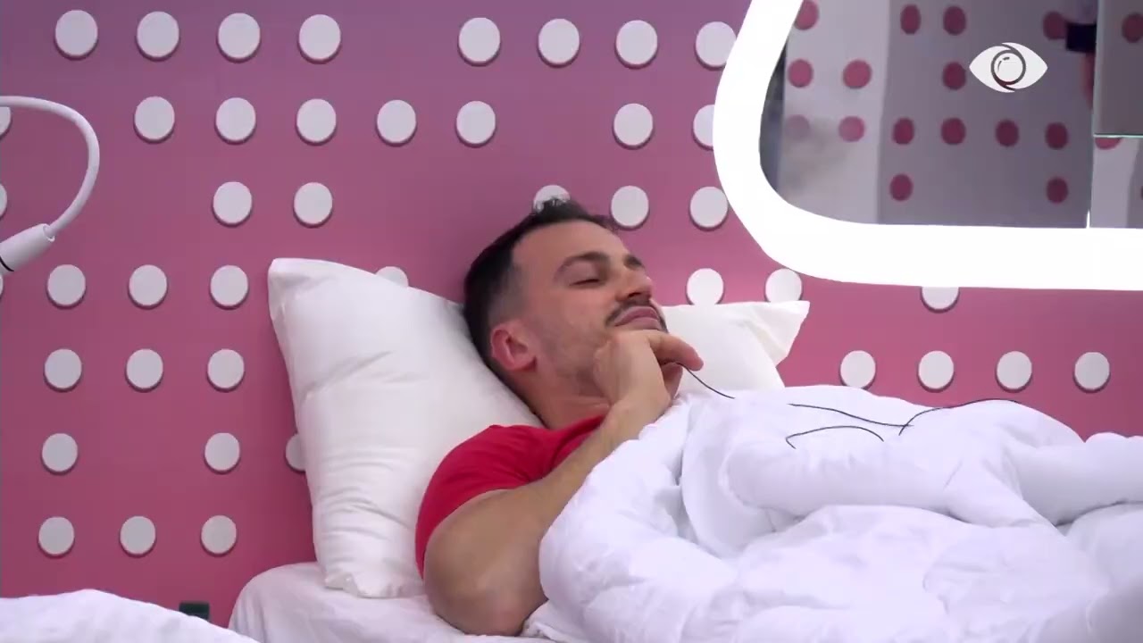 Mateo-Rogertit: Kujton se të bën të zgjuar këmisha, truri jot është bosh