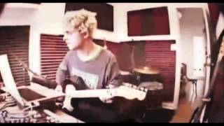 Green Day - State Of Shock [ALBUM VERSION] MUSIC VIDEO [NEW SONG 2014]
