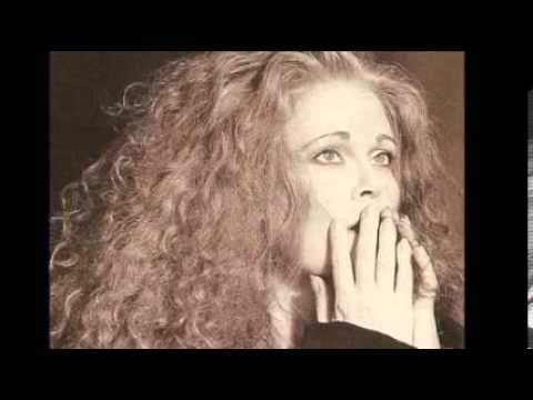 June Anderson - Hamlet - "À vos jeux, mes amis...Et maintenant, écoutez ma chanson..."