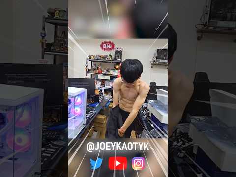 T1 FAKER SHOWS OFF HIS BODY 🤯