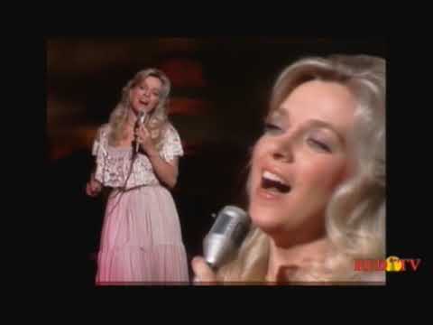 Connie Smith; "It's Not Easy To Say Goodbye" Hee Haw